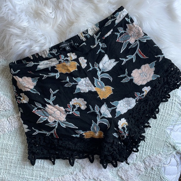Kendall & Kylie Jenner Brand Shorts w/ Lace | S 🖤 - Picture 8 of 8